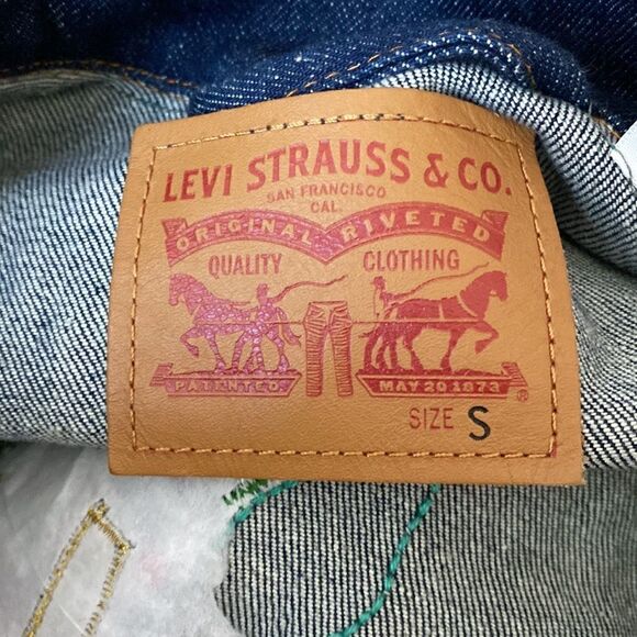 CUSTOMIZED Embroidery 'Stitch-on- denim red tag Levi’s jacket Sz S - Picture 4 of 16